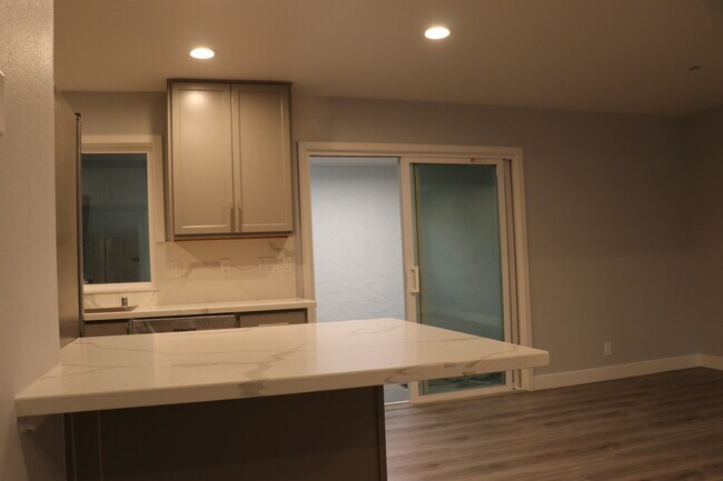 Foto del edificio - 16730 Barnell Ave