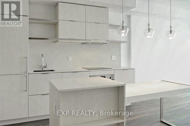 Building Photo - 197 Yonge St