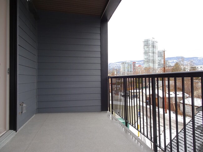 Building Photo - 660 Cawston Ave