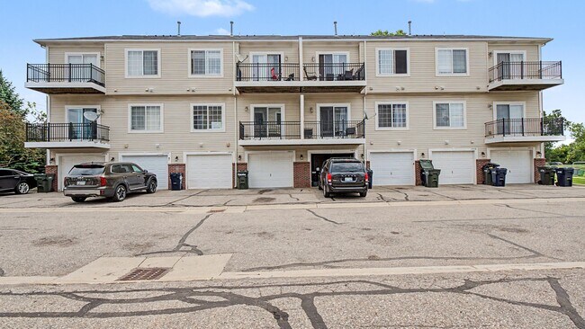 Building Photo - 43050 Burlington Dr