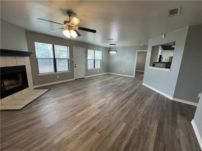 Building Photo - 1101 Marlee Cir