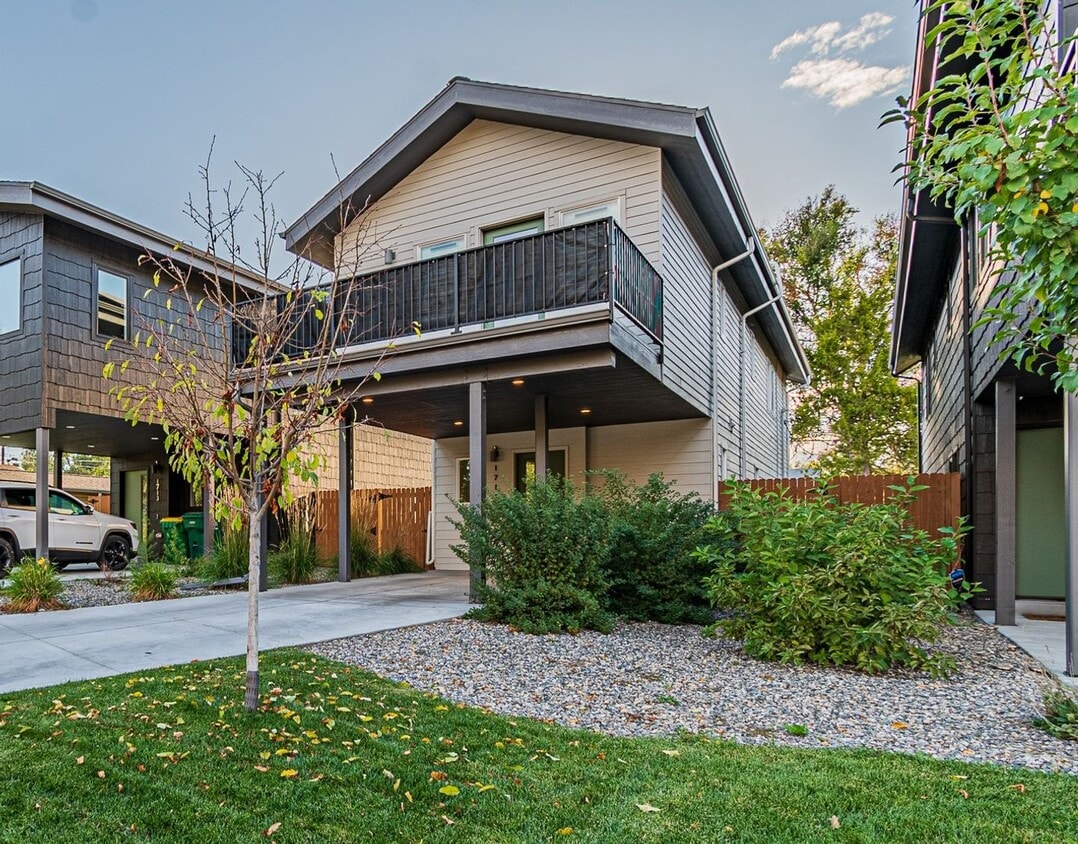 Contemporary 3BD, 2.5BA Edgewood Home with Fenced Yard and Carport - Contemporary 3BD, 2.5BA Edgewood Home with Fenced Yard and Carport