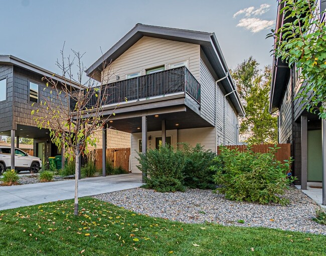 Contemporary 3BD, 2.5BA Edgewood Home with Fenced Yard and Carport - Contemporary 3BD, 2.5BA Edgewood Home with Fenced Yard and Carport