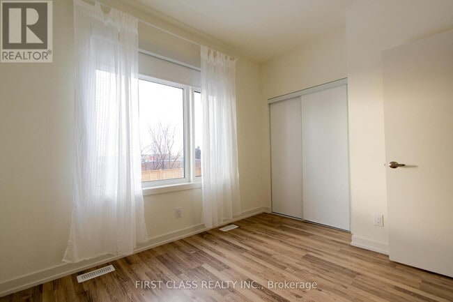 Building Photo - 370 Red Maple Rd