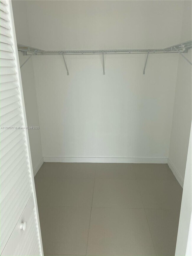 Building Photo - 951 Brickell Ave