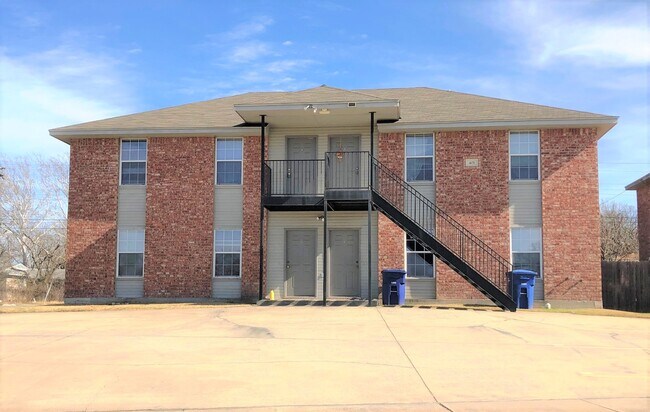 Building Photo - 401 Creek St