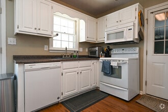Building Photo - 120 Wakefield Dr