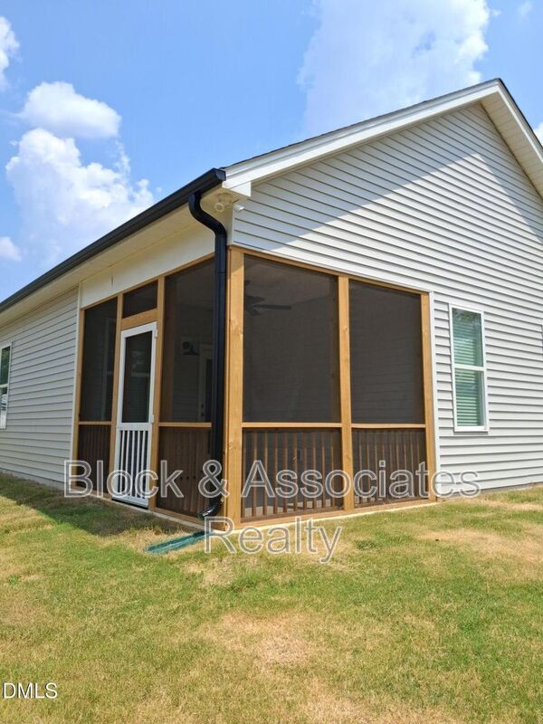 Building Photo - 87 Goldenrod Loop