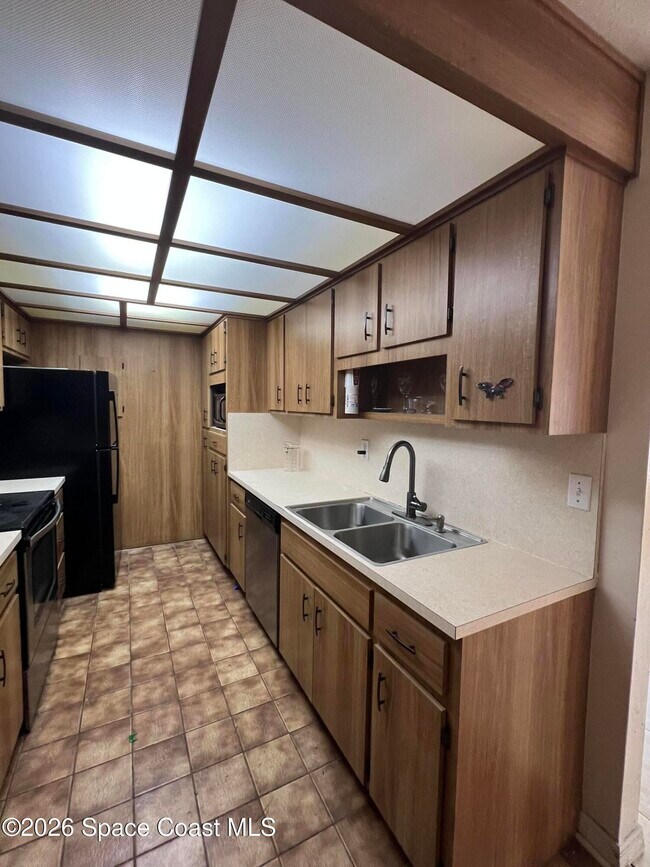 Foto del edificio - 304 Crown Blvd