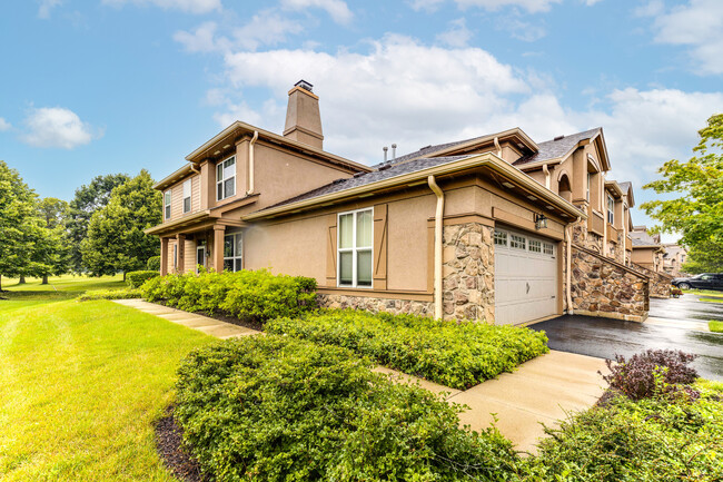 Building Photo - 1900 Crenshaw Cir