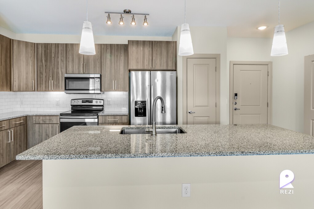 Foto principal - 3300 Bay Area Blvd