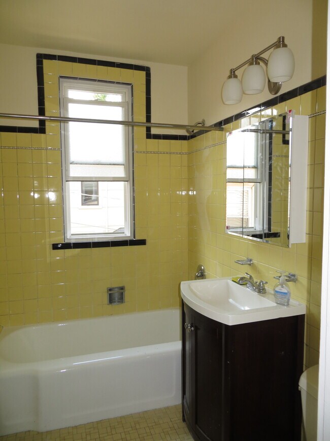 Building Photo - 3736 N Keeler Ave