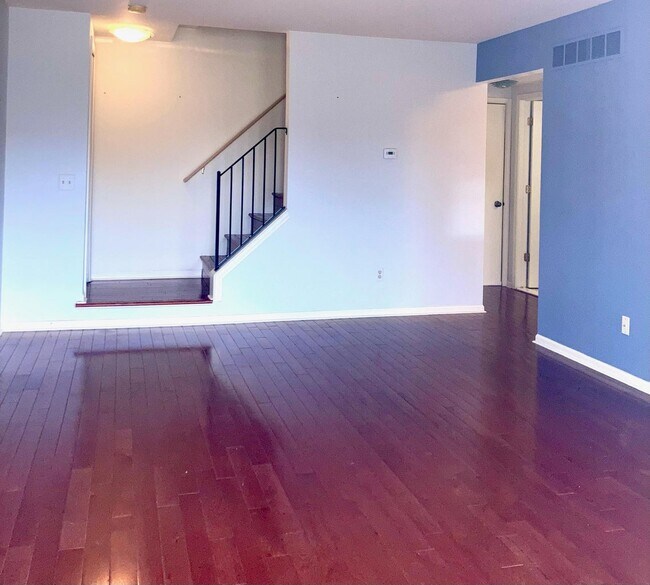 Foto del edificio - 3054 Forest Creek Ct