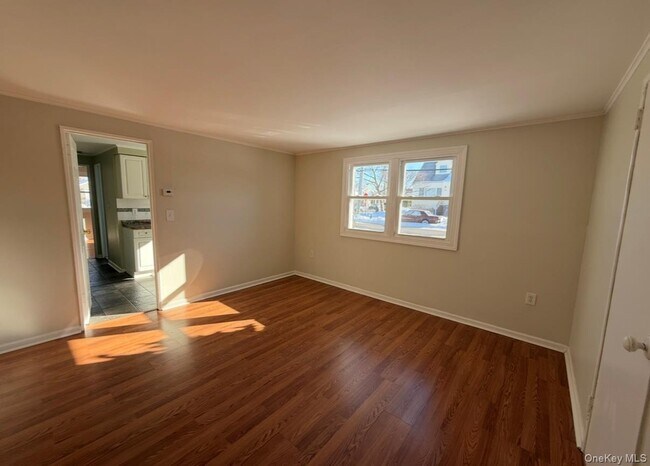 Building Photo - 855 E Walnut St