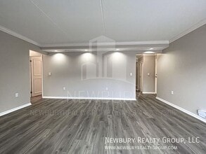 Building Photo - 530 N Main St
