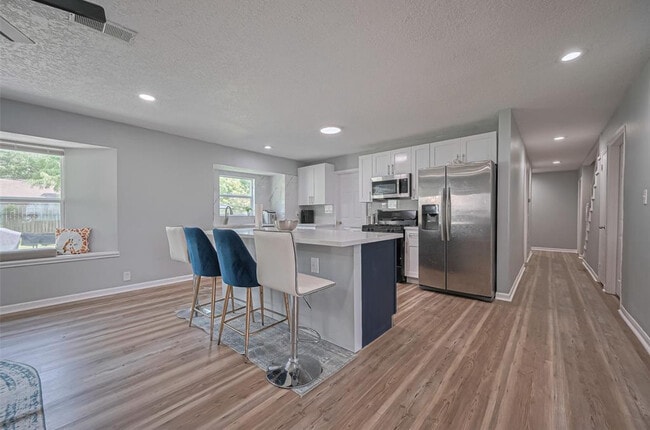 Building Photo - 2606 Micliff Blvd