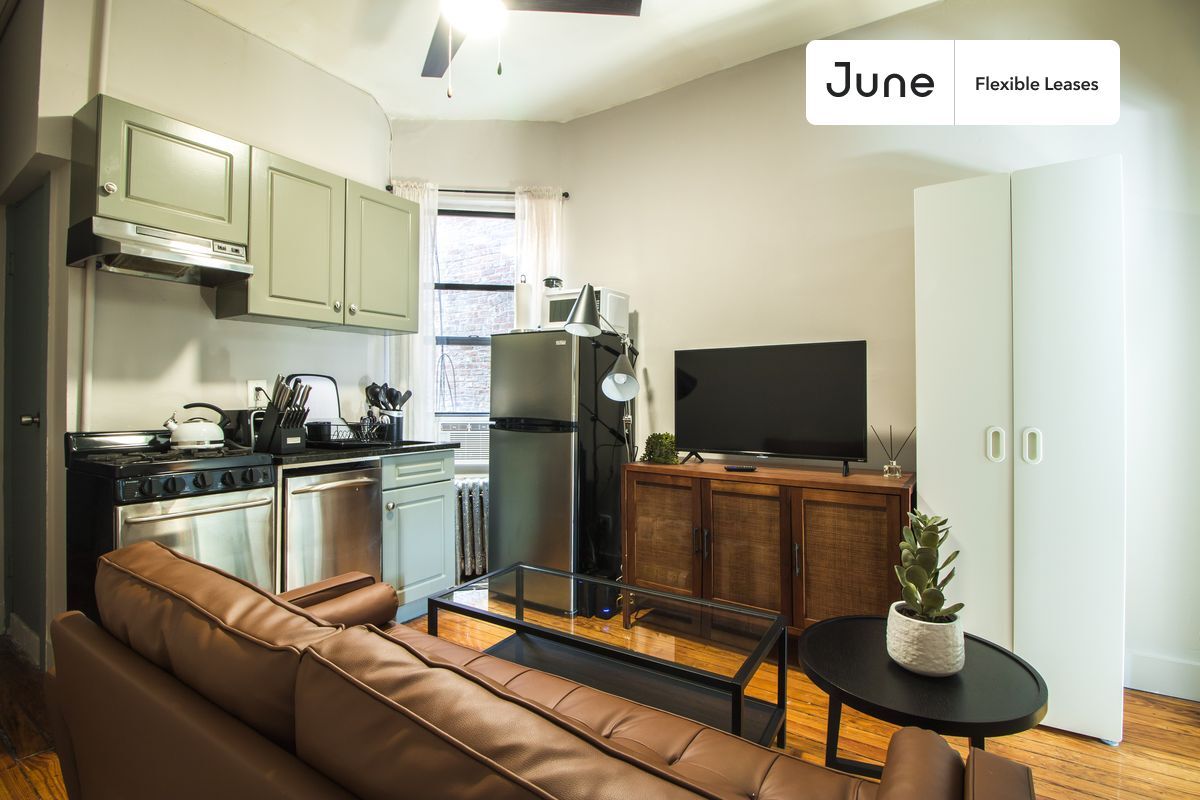 Primary Photo - 355 East 4th Street