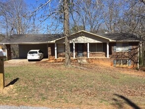 Building Photo - 1215 Wildoak Dr