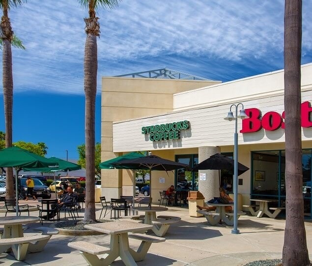 Outdoor seating at Genesee Plaza