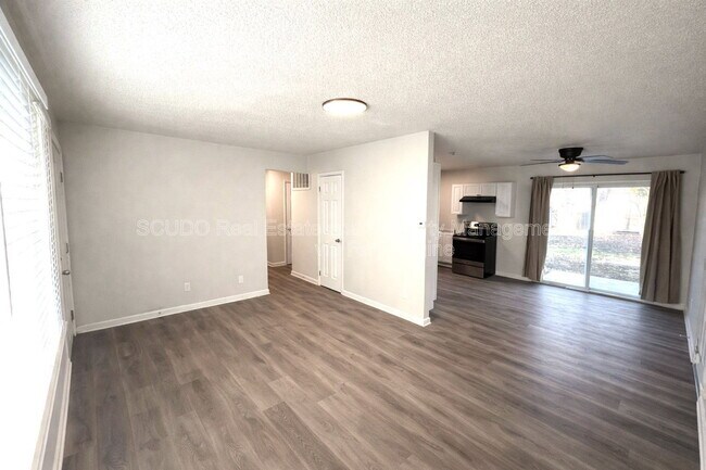 Foto del edificio - 11316 Donnelly Ave