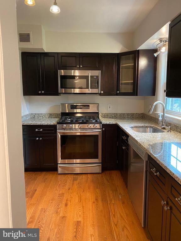 Foto del edificio - 3137 Creswell Dr