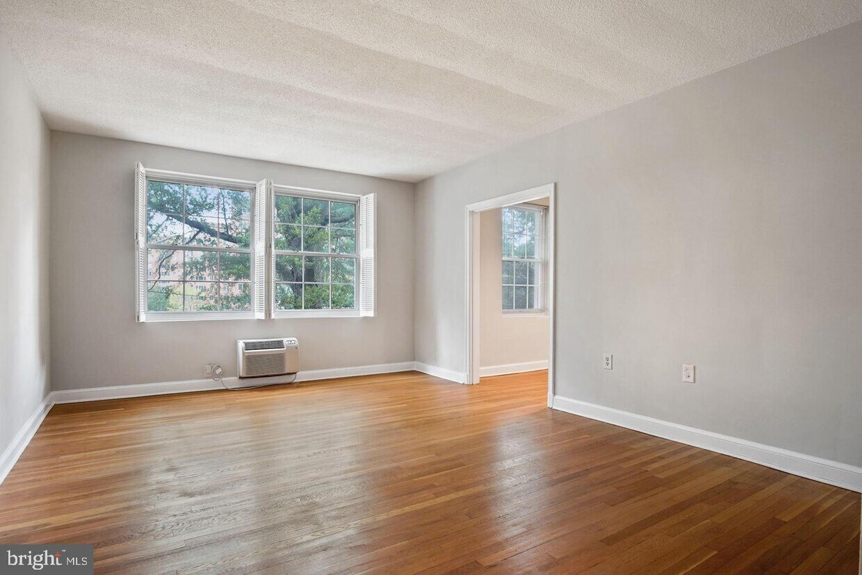 Foto principal - 3051 Idaho Ave NW
