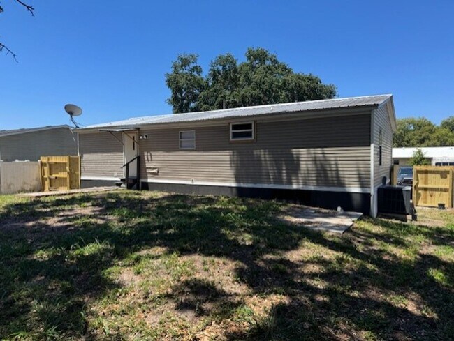 Foto del edificio - **3/2 Manufactured home near Boggy Creek Road/Taft**
