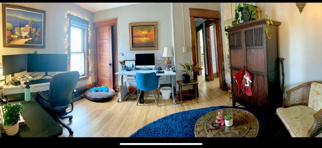 Foto del edificio - 1036 Edmund Ave W