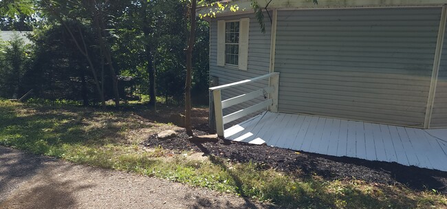 Building Photo - 543 Solar Dr