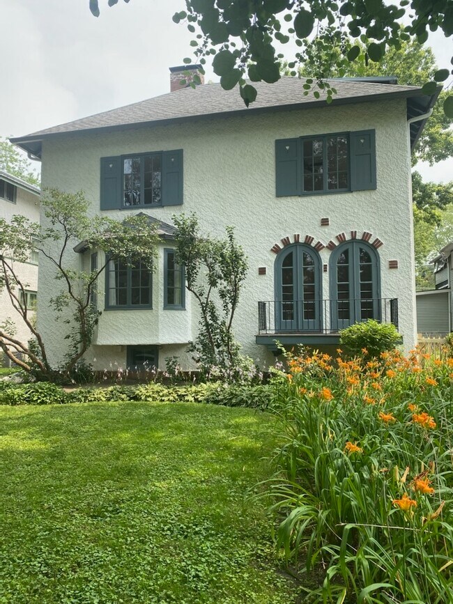 Foto del edificio - 154 N Elmwood Ave