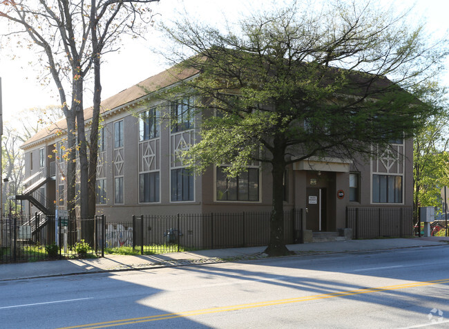 Building Photo - 529 NE Boulevard