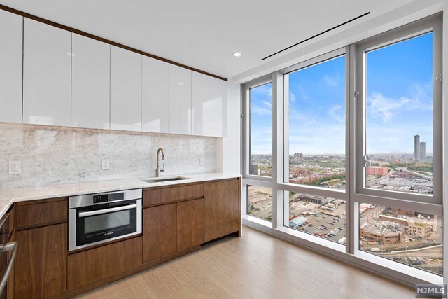 Foto del edificio - 75 Park Ln S
