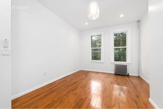 Building Photo - 159 Greenpoint Ave