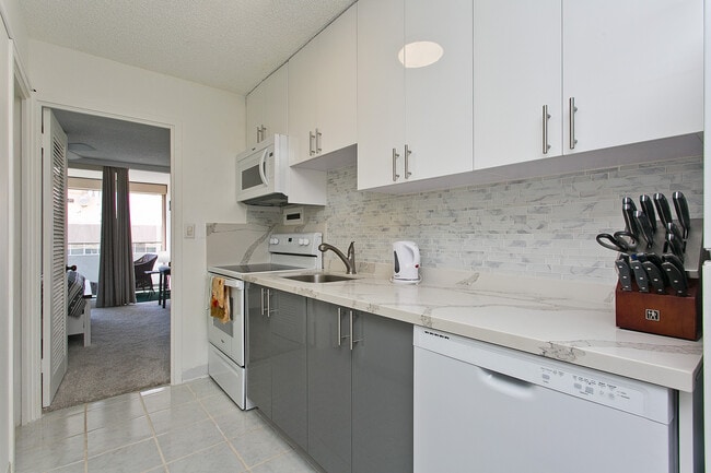 Building Photo - 1700 Ala Moana Blvd