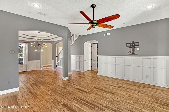 Foto del edificio - 1637 Fenton Ave