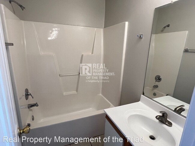 Building Photo - 4 br, 2 bath House - 3211 N. OHenry Blvd.