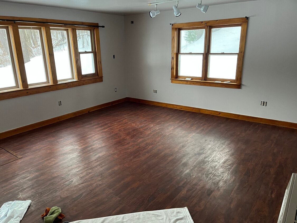 Building Photo - 3 Strawberry Ln