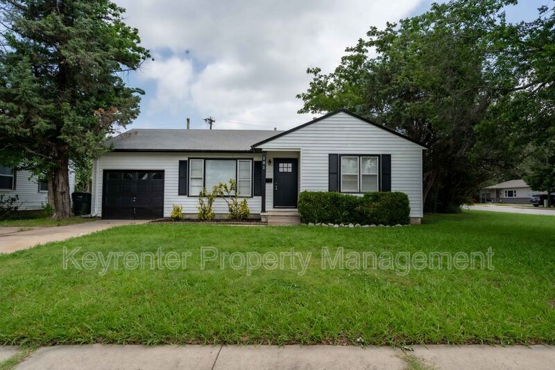 Primary Photo - 101 W 7th St