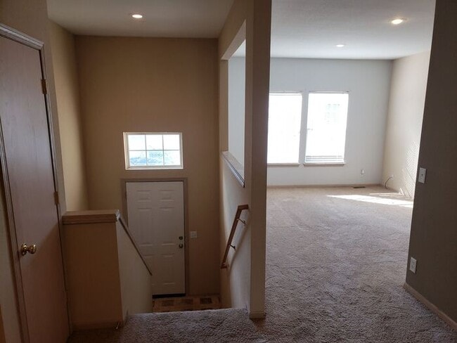 Foto del edificio - Beautiful Gardner Townhome-Available in MAY!!