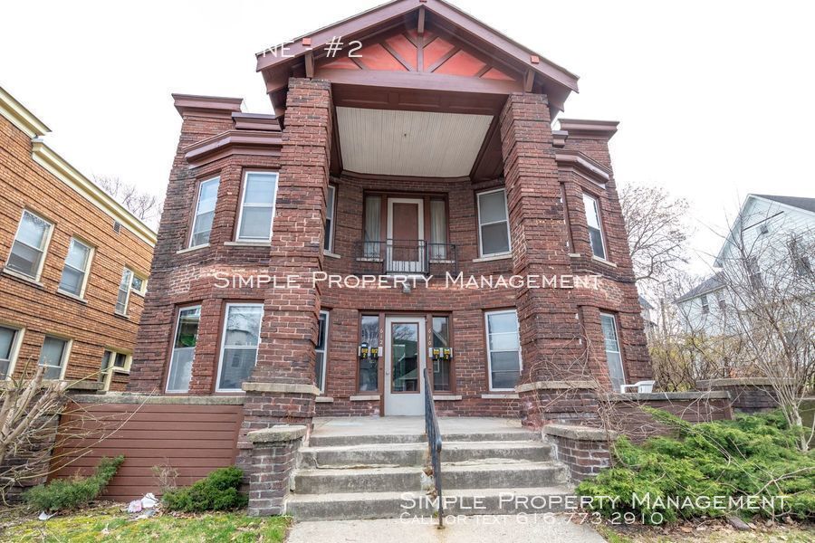 Primary Photo - 610 Michigan St NE