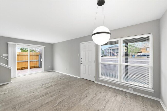 Foto del edificio - 2618 Ektom Dr