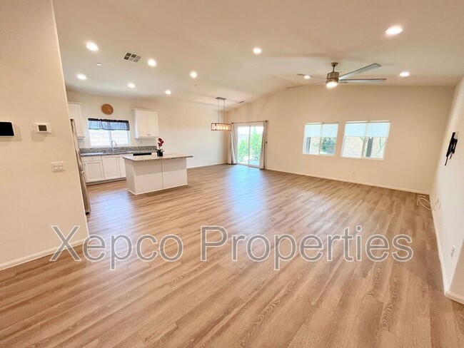 Building Photo - 44361 San Chapelle Ct