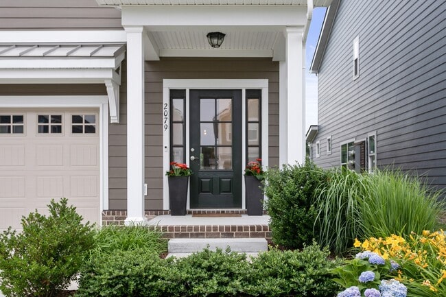 Building Photo - 2079 Orangery Dr