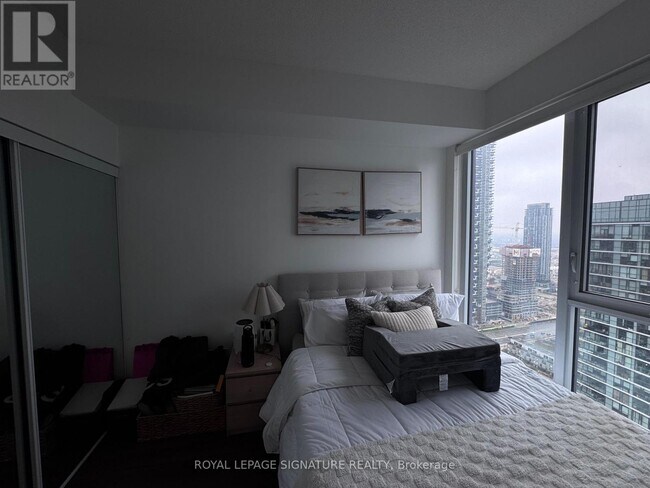 Photo du bâtiment - 4065 Confederation Pkwy