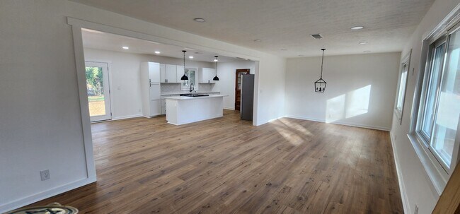 Foto del edificio - 3401 Windridge Dr