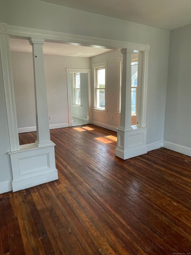 Building Photo - 204 Alder St
