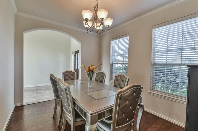 Building Photo - 6323 Pinyon Trail Dr