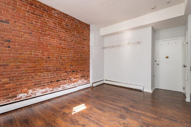 Building Photo - South End Studio $1975 vacant and easy to show