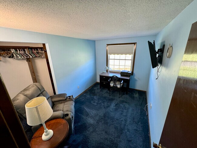 Building Photo - 20 Hazlett Ln