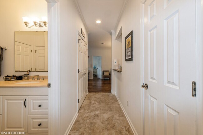 Building Photo - Beach Bliss: Cozy Condo Near Rehoboth & Lewes